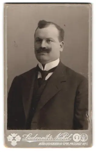 Fotografie Ludeneit & Nickel, Königsberg, V.P.R. Passage Nr. 1, Porträt eines eleganten Herrn