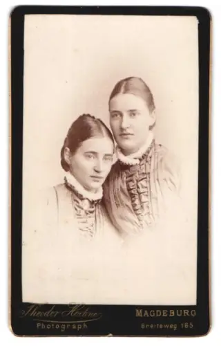 Fotografie Theodor Hoehne, Magdeburg, Breiteweg 165, Porträt zweier Frauen
