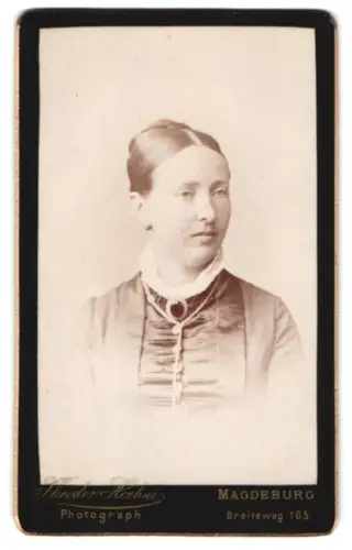 Fotografie Theodor Hoehne, Magdeburg, Breiteweg 165, Porträt einer Dame