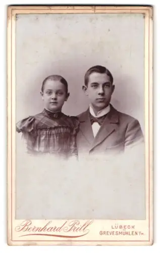 Fotografie Bernhard Prill, Lübeck, Breitestrasse 97, Porträt eines jungen Paares