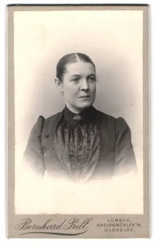 Fotografie Bernhard Prill, Lübeck, Breitestrasse 97, Porträt einer Frau