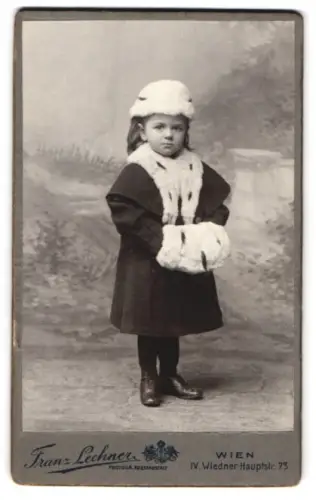 Fotografie Franz Lechner, Wien, Wieden-Hauptstrasse 73, Kind in Winterkleidung