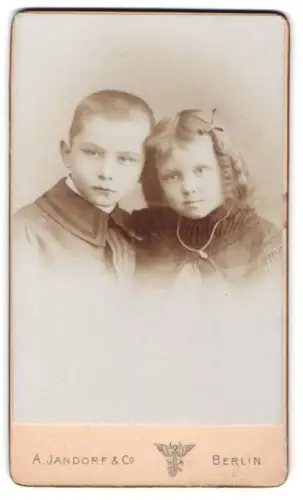 Fotografie A. Jandorf & Co, Berlin, Leipzigerstr. 64, Porträt zweier Kinder