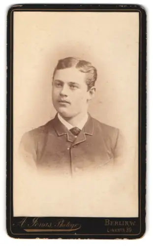 Fotografie A. Jonas, Berlin, Linkstrasse 39, Porträt eines jungen Mannes