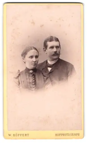 Fotografie W. Höffert, Dresden, Prager-Str. 49, Porträt eines Paares