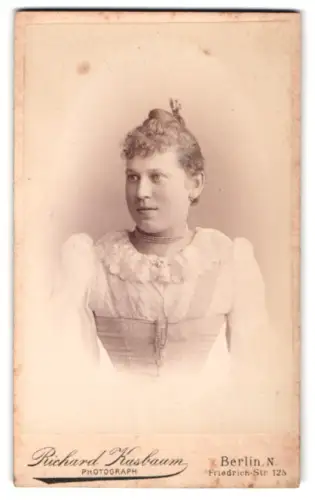 Fotografie Richard Kasbaum, Berlin, Friedrich-Str. 125, Porträt einer Dame