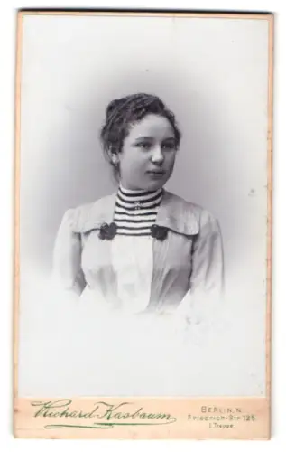 Fotografie Richard Kasbaum, Berlin, Friedrich-Str. 125, Porträt einer jungen Frau