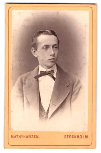 Fotografie Mathias Hansen, Stockholm, Regeringsgatan 11, Porträt eines jungen Mannes