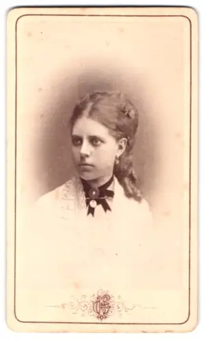 Fotografie Gosta Hormany, Stockholm, Regeringsgatan 28A, Porträt eines jungen Mädchens