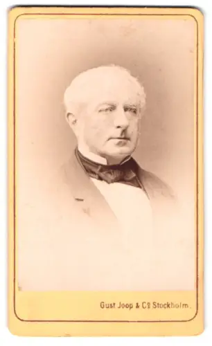 Fotografie Gust. Joop & Co, Stockholm, Brunkebergstorg 15, Porträt eines älteren Mannes