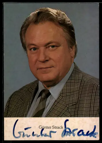 AK Schauspieler Günter Strack im karierten Anzug, Autograph
