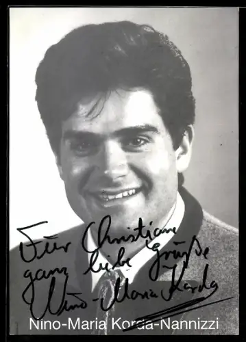 AK Schauspieler Nino-Maria Korda-Nannizzi mit freundlichem Lächeln, Autograph