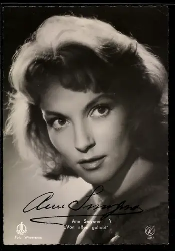 AK Schauspielerin Ann Smyrner blickt ernst, Autograph