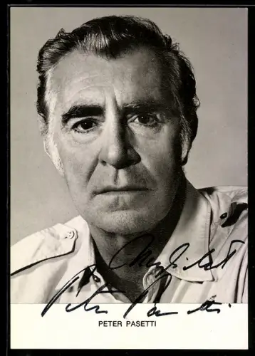 AK Schauspieler Peter Pasetti mit ernstem Blick, Autograph