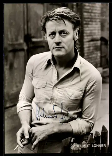AK Schauspieler Helmut Lohner mit Zigarette, Autograph