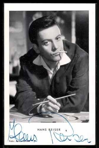 AK Schauspieler Hans Reiser mit Zigarette, Autograph