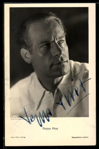 AK Schauspieler Sepp Rist mit ernstem Gesicht, Autograph