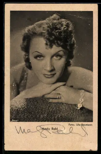 AK Schauspielerin Mady Rahl in Denkerpose, Autograph