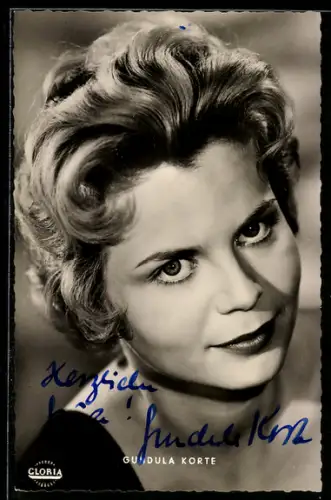 AK Schauspielerin Gundula Korte mit verführerischem Blick, Autograph