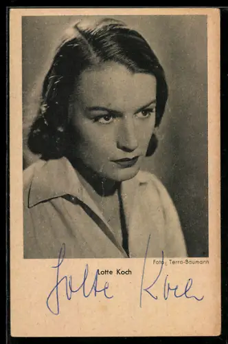 AK Schauspielerin Lotte Koch in nachdenklicher Pose, Autograph