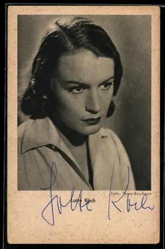 AK Schauspielerin Lotte Koch in nachdenklicher Pose, Autograph