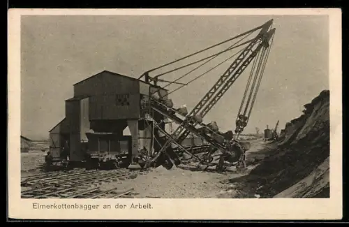 AK Eimerkettenbagger an der Arbeit in einer Grube