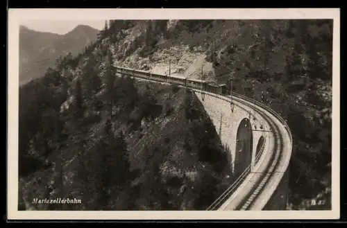 AK Mariazell, Mariazellerbahn überquert ein Viadukt, Bergbahn
