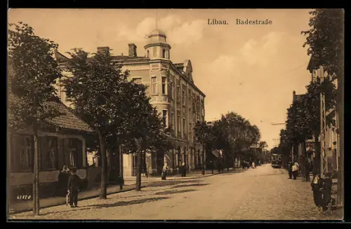 AK Libau, Badestrasse mit Strassenbahn