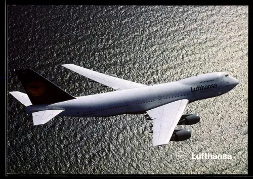 AK Flugzeug, Lufthansa Boeing 747-200 über Gewässer fliegend