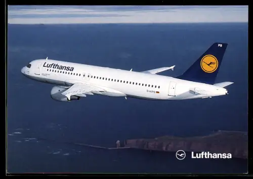AK Airbus A 320-200 der Lufthansa im Flug