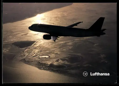 AK Flugzeug Airbus A 320-200 der Lufthansa im Gegenlicht über der Küste