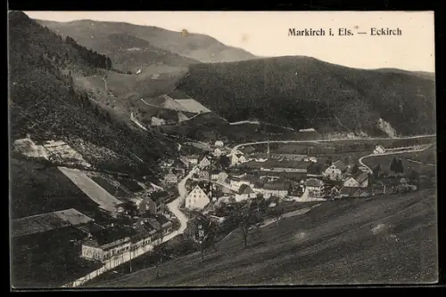 AK Eckirch, Vue du village entouré de montagnes et de champs