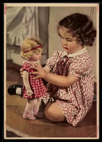 AK Die kleine Puppenmutti und ihr blonder Schatz