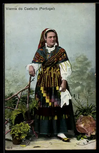 AK Vianna do Castello, Portugiesin in Tracht