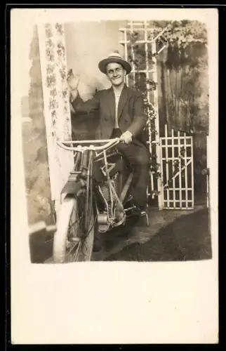 Foto-AK Herr auf Motorrad Schrittmacher mit V-Motor