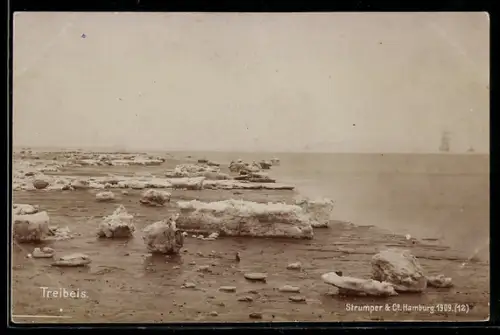 AK Fotoverlag Strumper & Co., Hamburg, Treibeis 1909 und Schiffe am Horizont