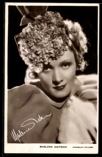AK Marlene Dietrich, Portrait der Schauspielerin mit modischem Hut