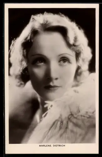 AK Schauspielerin Marlene Dietrich mit vorwurfsvollem Gesichtsausdruck