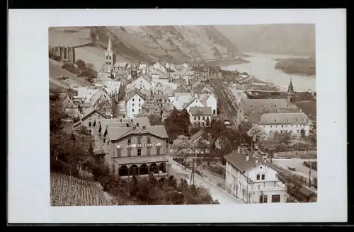 Foto-AK Bacharach, Ortsansicht mit Kirche und Blick auf den Rhein