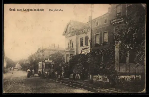 AK Langenlonsheim, Hauptstrasse mit Restaurant Hohenzoller am Bahnhof, Strassenbahn