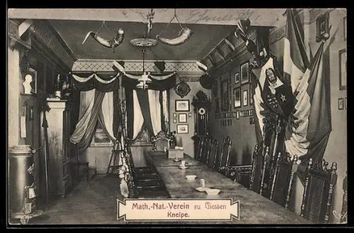 AK Giessen, Verbindungshaus vom Math.-Nat.-Verein, Kneipsaal mit Wappenschild