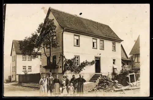 Foto-AK Queckborn, Geschäft der Familie Rau, Aussenansicht