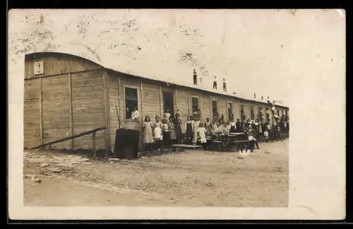 Foto-AK Wetzlar, Landheim, Kinder vor der Baracke, 1924