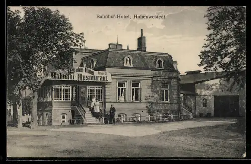 AK Hohenwestedt, Partie am Bahnhof-Hotel