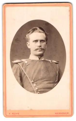 Fotografie F. Ruhe, Hannover, Artillerie-Strasse 18, Unteroffizier der Ulanen in Uniform