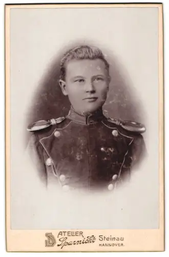 Fotografie Atelier Sparnicht, Hannover, Steinau, Ulanen-Unteroffizier in Uniform