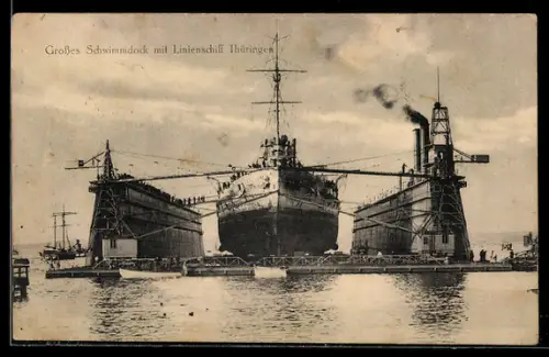 AK Grosses Schwimmdock mit Linienschiff S.M.S. Thüringen, Kriegsschiff