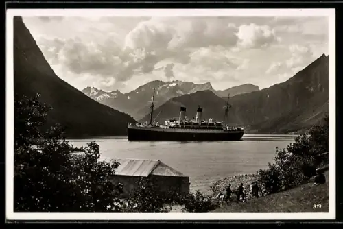 AK Passagierschiff M.S. Monte Olivia im Hardangerfjord