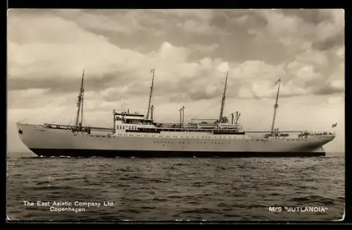 AK Dänisches Passagierschiff M.S. Jutlandia der East Asiatic Company Ltd. auf See