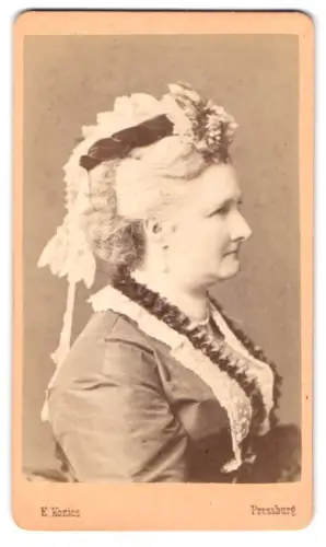 Fotografie E. Kozics, Pressburg, Promenade No. 2, Profilansicht Gräfin Paulina Zichy d`Orsay